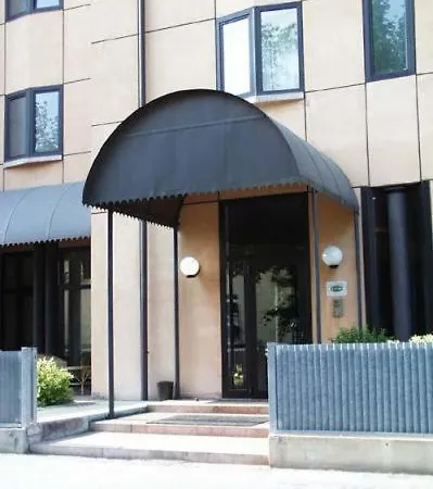 酒店 博尔盖蒂酒店 3*